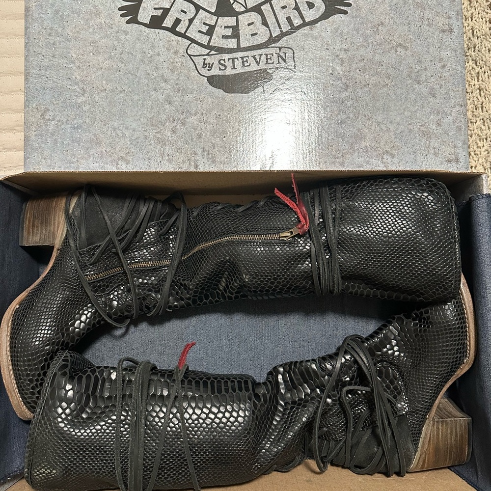 EUC - Freebird by Steven COAL Black Snake, Size 8